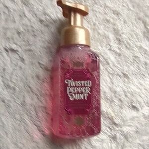 Bath & Body Works Twisted Peppermint Foaming hand soap
